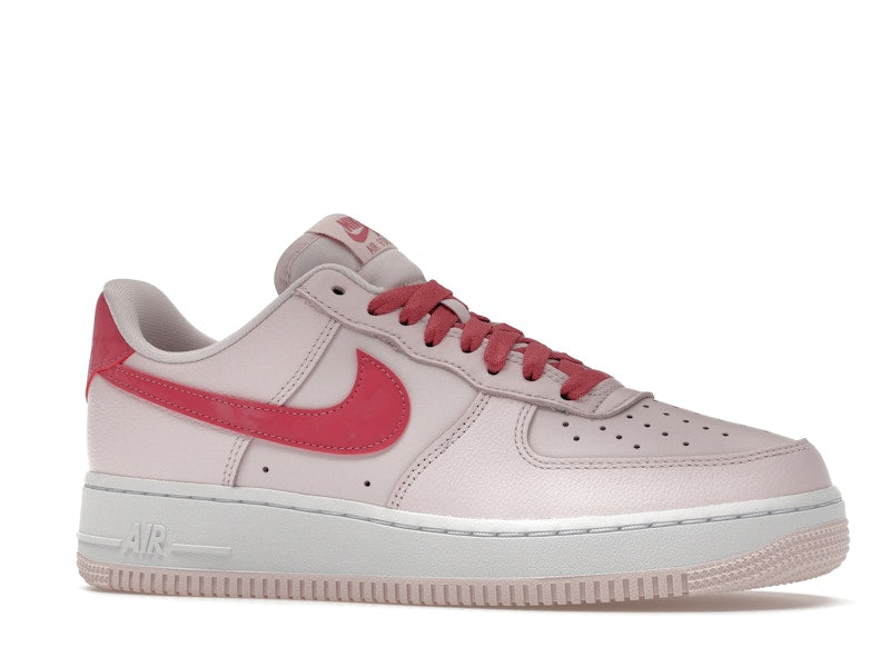 Nike Air Force 1 Low 07 Valentines Day (2026), vista a 360 gradi 3 di 36
