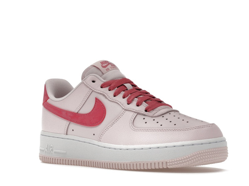 Nike Air Force 1 Low 07 Valentines Day (2026), vista a 360 gradi 5 di 36