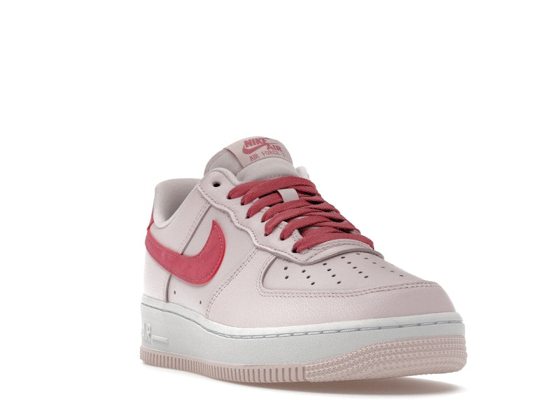 Nike Air Force 1 Low 07 Valentines Day (2026), vista a 360 gradi 7 di 36