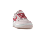 Nike Air Force 1 Low 07 Valentines Day (2026), vista a 360 gradi 8 di 36