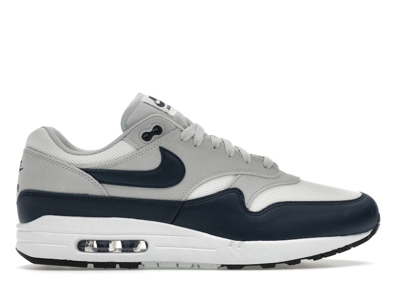 Nike Air Max 1 Essential Summit White Armory Navy, vista a 360 gradi 1 di 36