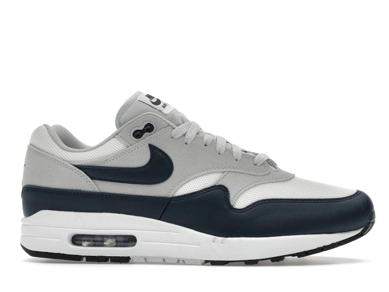 Nike Air Max 1 Essential Summit White Armory Navy, vista a 360 gradi 2 di 36