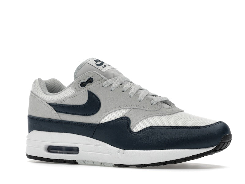 Nike Air Max 1 Essential Summit White Armory Navy, vista a 360 gradi 4 di 36