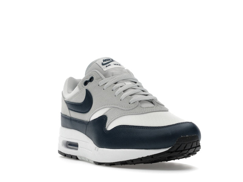 Nike Air Max 1 Essential Summit White Armory Navy, vista a 360 gradi 7 di 36