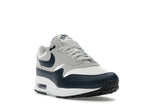 Nike Air Max 1 Essential Summit White Armory Navy, vista a 360 gradi 7 di 36