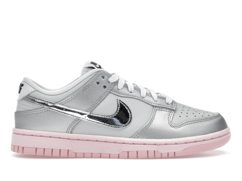 Nike Dunk Low Lx Metallic Silver Pink Foam, vista a 360 gradi 1 di 36