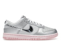 Nike Dunk Low Lx Metallic Silver Pink Foam, vista a 360 gradi 1 di 36