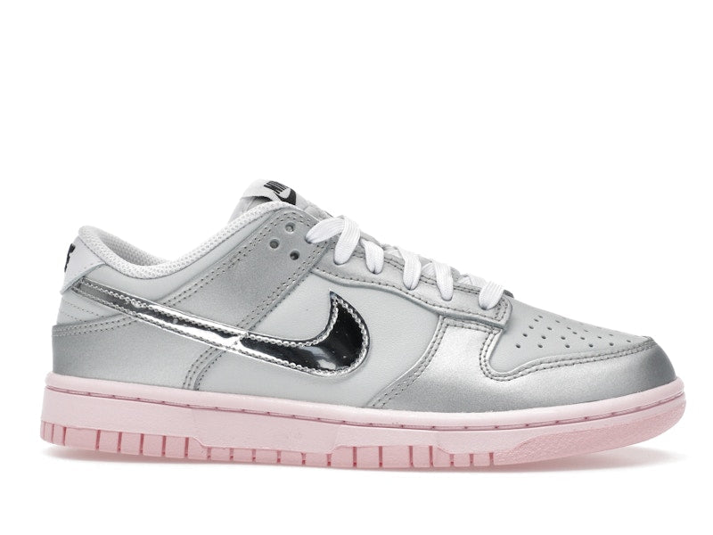 Nike Dunk Low Lx Metallic Silver Pink Foam, vista a 360 gradi 2 di 36