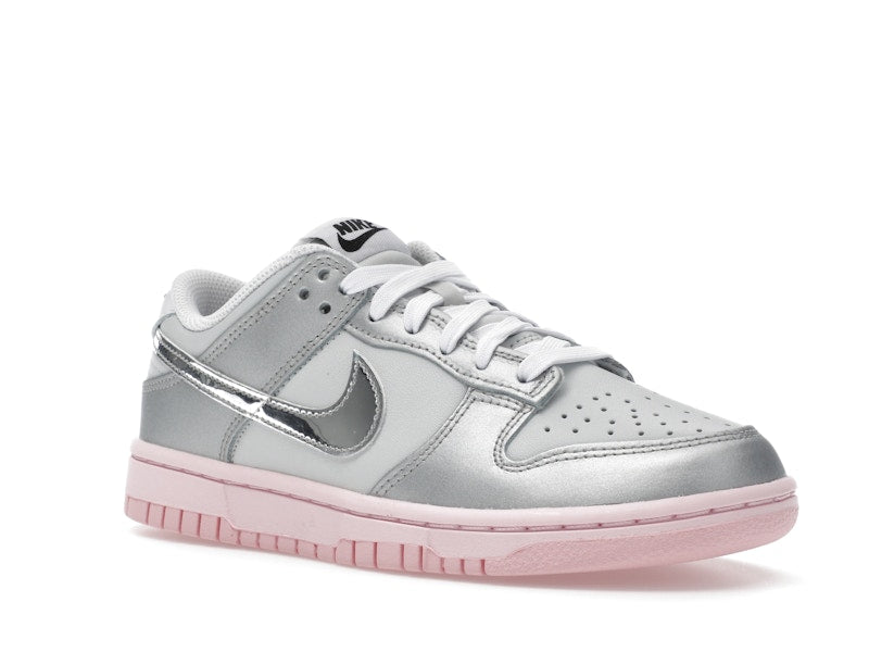 Nike Dunk Low Lx Metallic Silver Pink Foam, vista a 360 gradi 5 di 36