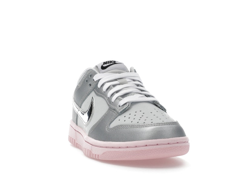 Nike Dunk Low Lx Metallic Silver Pink Foam, vista a 360 gradi 8 di 36