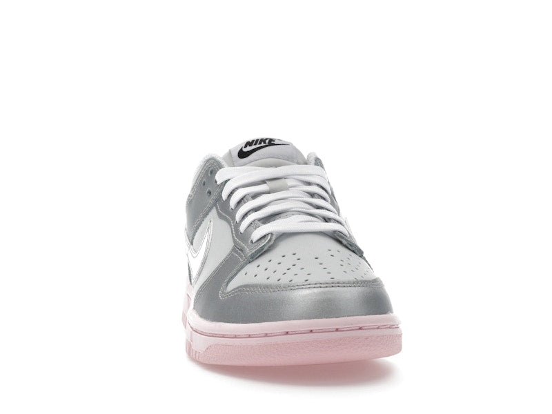 Nike Dunk Low Lx Metallic Silver Pink Foam, vista a 360 gradi 9 di 36