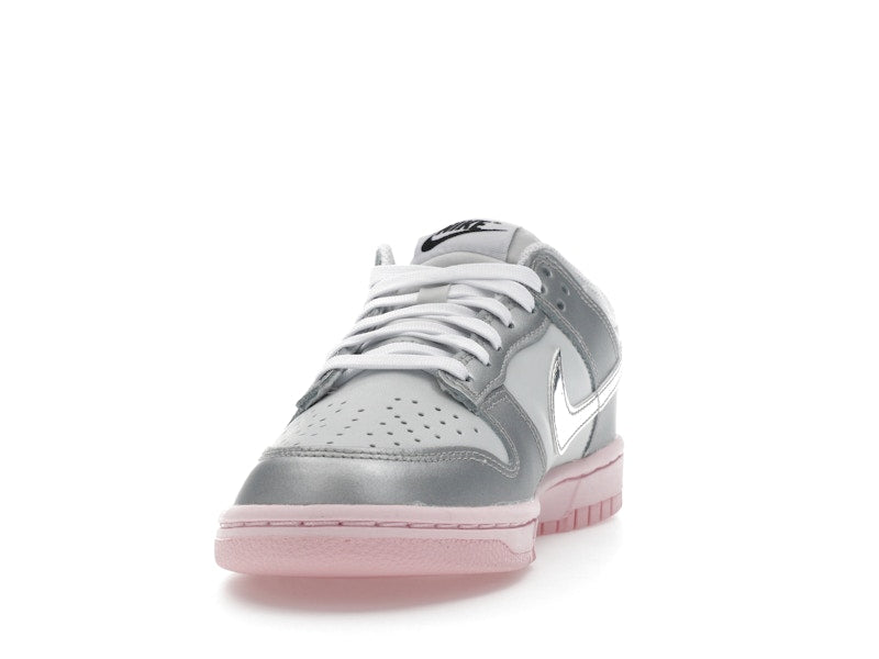 Nike Dunk Low Lx Metallic Silver Pink Foam, vista a 360 gradi 12 di 36