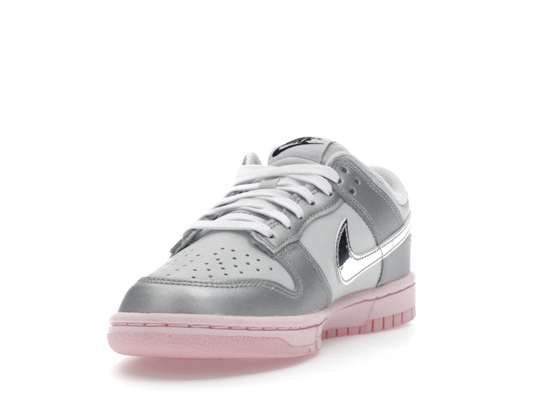 Nike Dunk Low Lx Metallic Silver Pink Foam, vista a 360 gradi 13 di 36