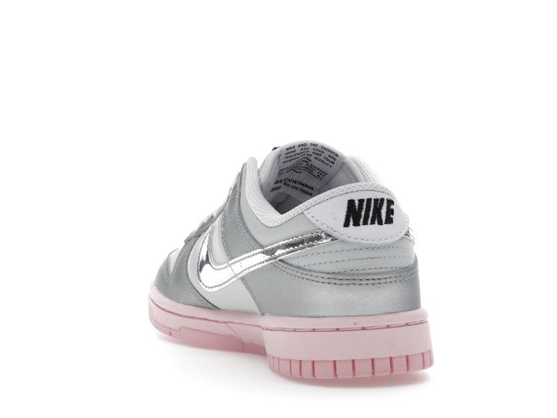 Nike Dunk Low Lx Metallic Silver Pink Foam, vista a 360 gradi 26 di 36