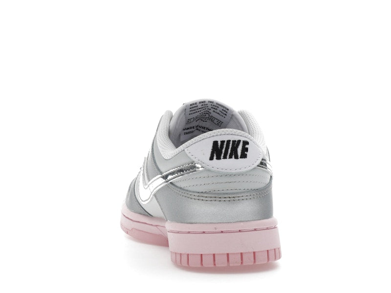 Nike Dunk Low Lx Metallic Silver Pink Foam, vista a 360 gradi 27 di 36