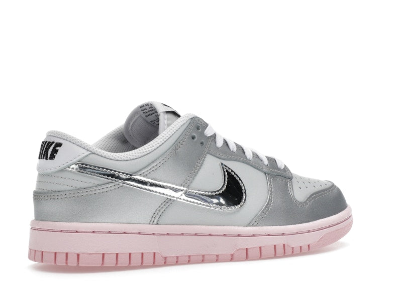 Nike Dunk Low Lx Metallic Silver Pink Foam, vista a 360 gradi 34 di 36