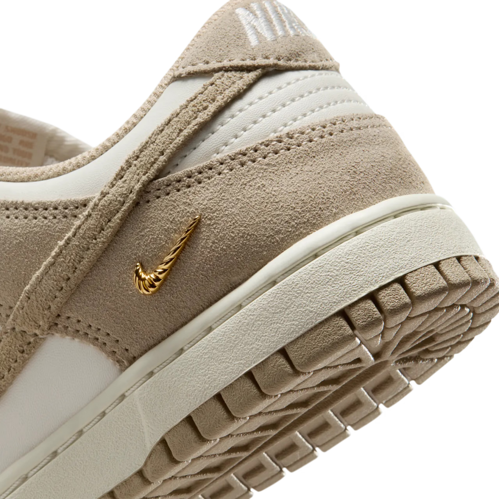 Nike Dunk Low Sail Metallic Gold Linen (Women's) - vue detail 2