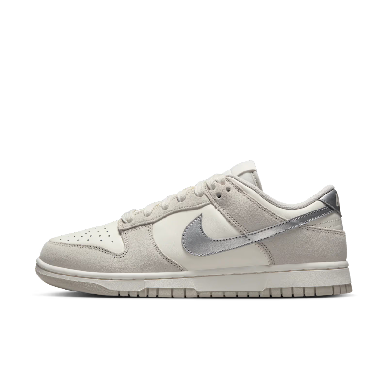 Nike Dunk Low Silver Swoosh (Women's) - vue profil