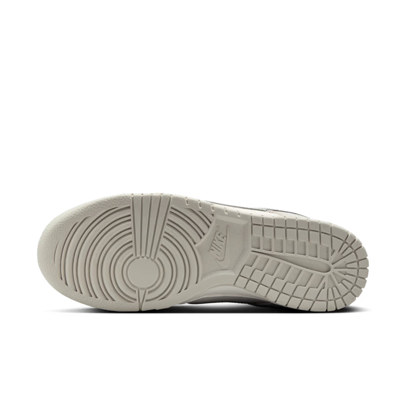 Nike Dunk Low Silver Swoosh (Women's) - vue semelle
