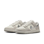 Nike Dunk Low Silver Swoosh (Women's) - vue paire