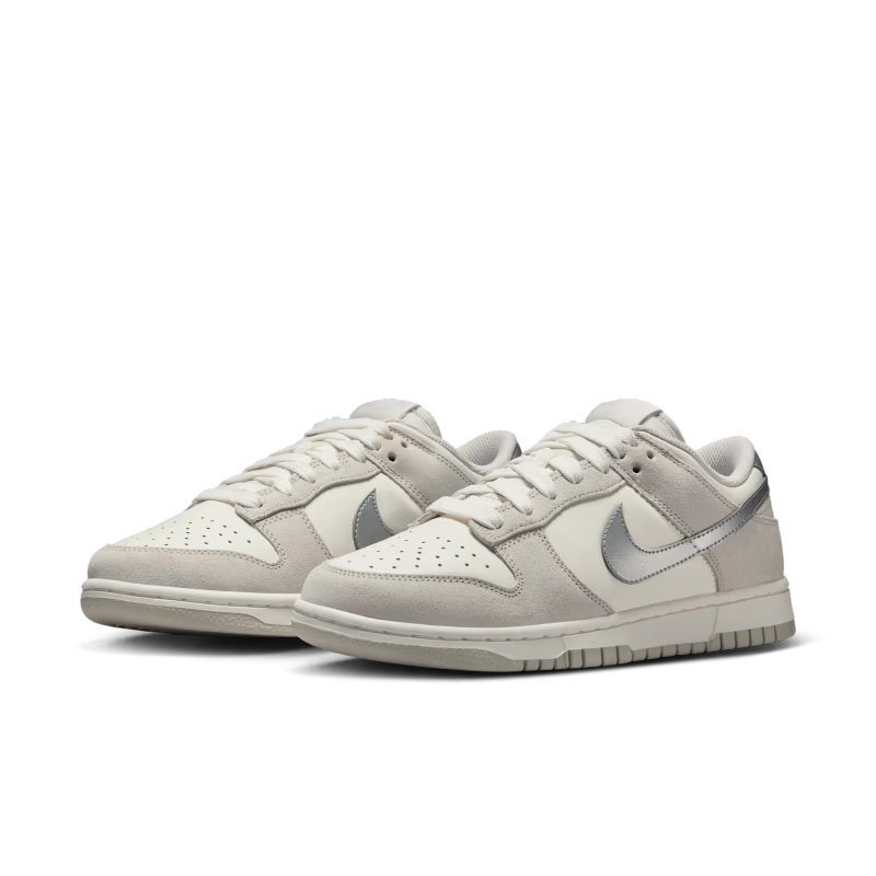 Nike Dunk Low Silver Swoosh (Women's) - vue paire