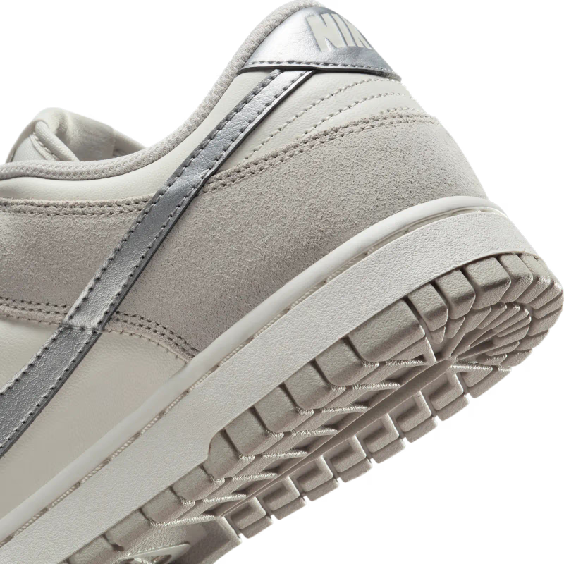 Nike Dunk Low Silver Swoosh (Women's) - vue detail 2