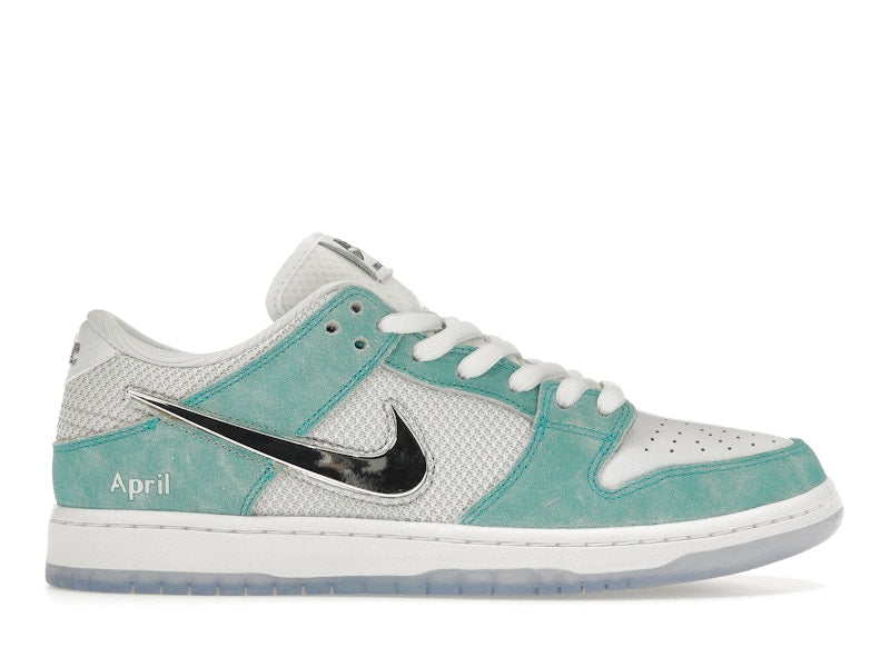 Nike SB Dunk Low April Skateboards, vista a 360 gradi 1 di 36