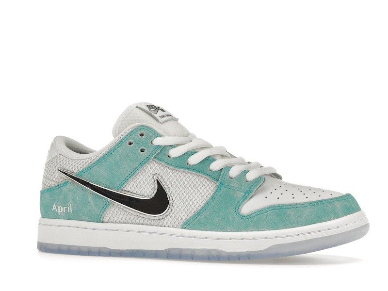 Nike SB Dunk Low April Skateboards, vista a 360 gradi 3 di 36