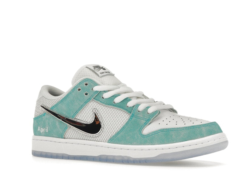 Nike SB Dunk Low April Skateboards, vista a 360 gradi 4 di 36