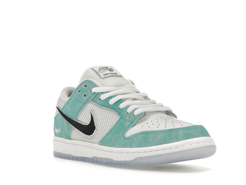 Nike SB Dunk Low April Skateboards, vista a 360 gradi 6 di 36