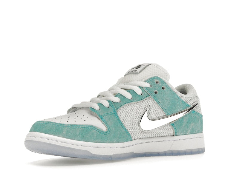 Nike SB Dunk Low April Skateboards, vista a 360 gradi 15 di 36
