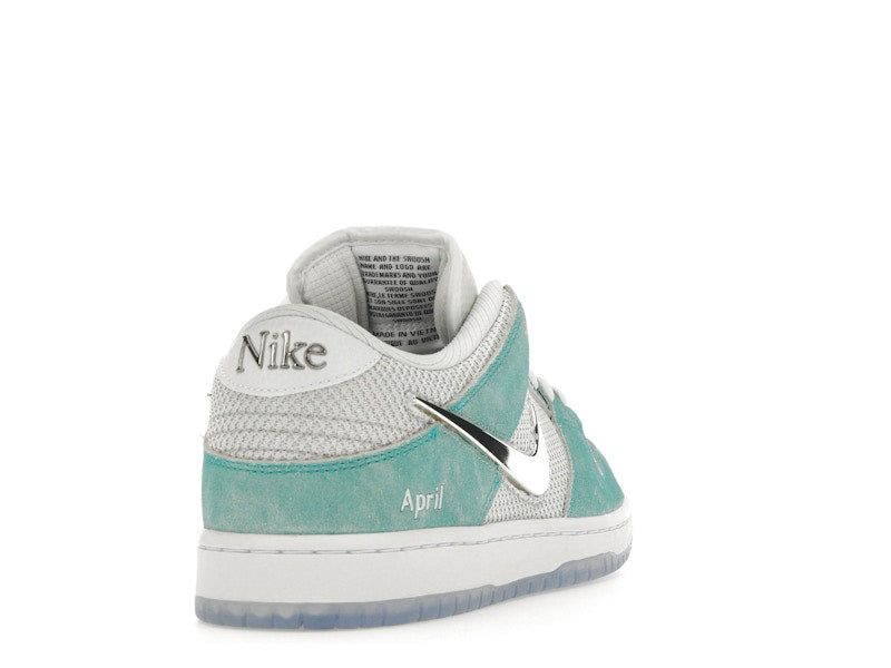 Nike SB Dunk Low April Skateboards, vista a 360 gradi 30 di 36