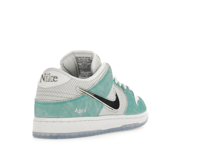 Nike SB Dunk Low April Skateboards, vista a 360 gradi 31 di 36