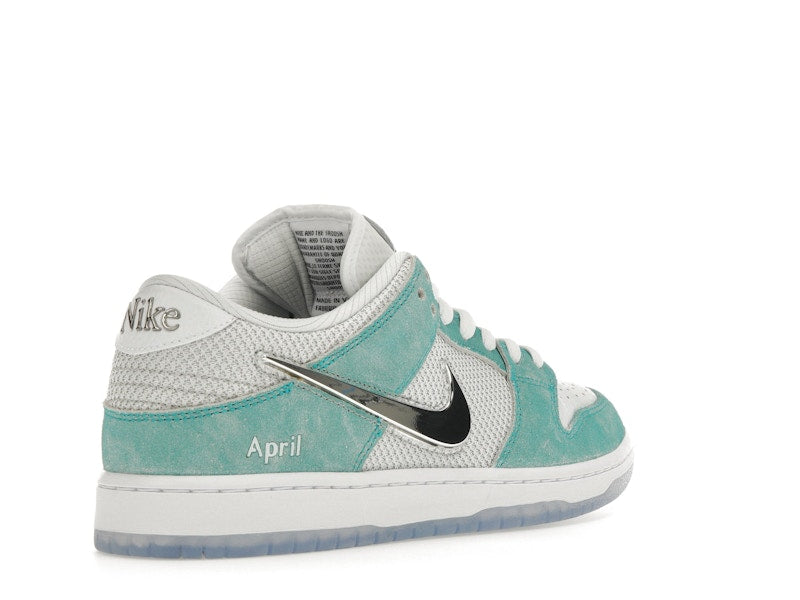 Nike SB Dunk Low April Skateboards, vista a 360 gradi 32 di 36