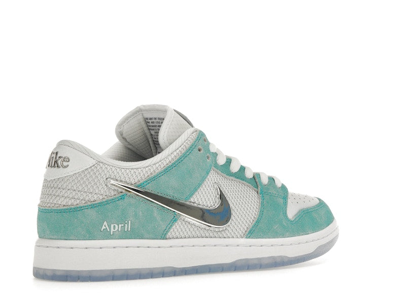 Nike SB Dunk Low April Skateboards, vista a 360 gradi 33 di 36