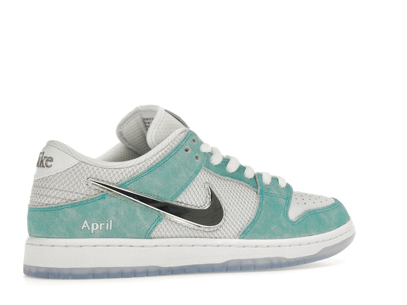 Nike SB Dunk Low April Skateboards, vista a 360 gradi 34 di 36