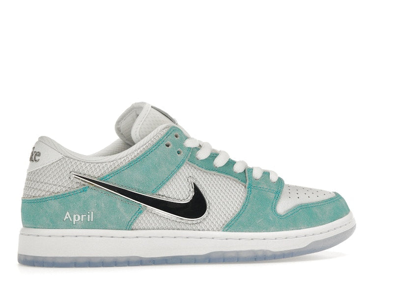 Nike SB Dunk Low April Skateboards, vista a 360 gradi 35 di 36