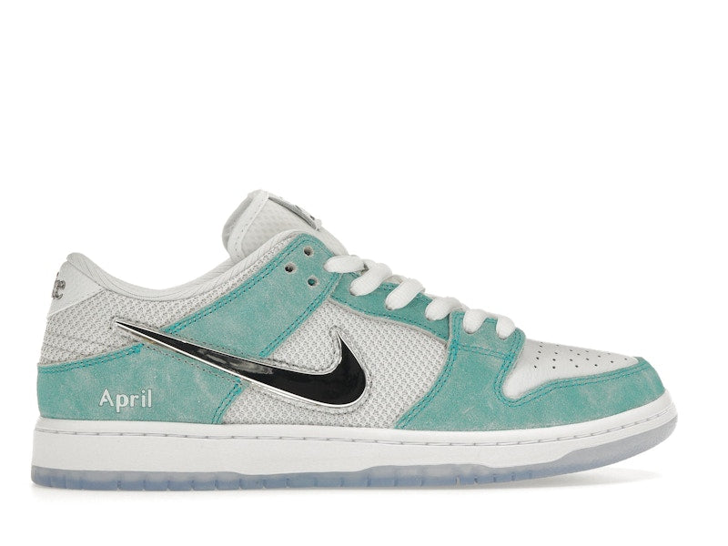 Nike SB Dunk Low April Skateboards, vista a 360 gradi 36 di 36