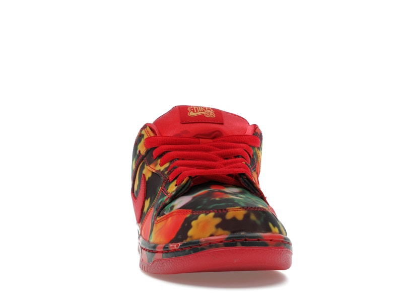 Nike SB Dunk Low The Wizard Of Oz Poppy Field, vista a 360 gradi 9 di 36