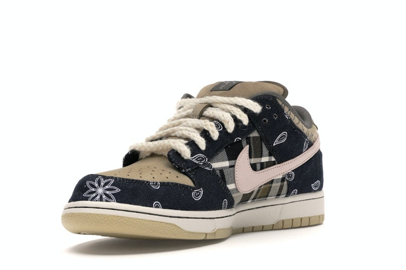 Nike SB Dunk Low Travis Scott, vista a 360 gradi 14 di 36