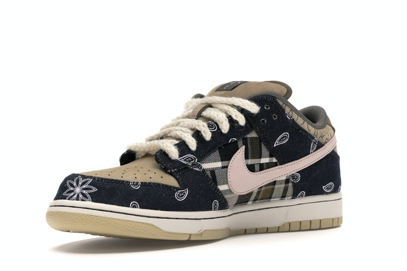 Nike SB Dunk Low Travis Scott, vista a 360 gradi 15 di 36