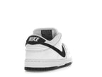 Nike SB Dunk Low White Black, vista a 360 gradi 30 di 36