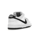 Nike SB Dunk Low White Black, vista a 360 gradi 31 di 36