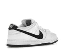 Nike SB Dunk Low White Black, vista a 360 gradi 33 di 36